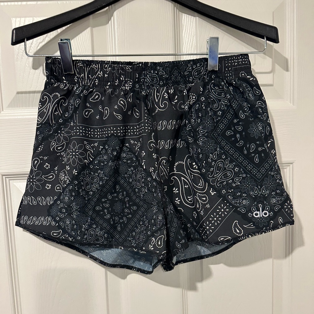 ALO Yoga Women size M Bandana print shorts